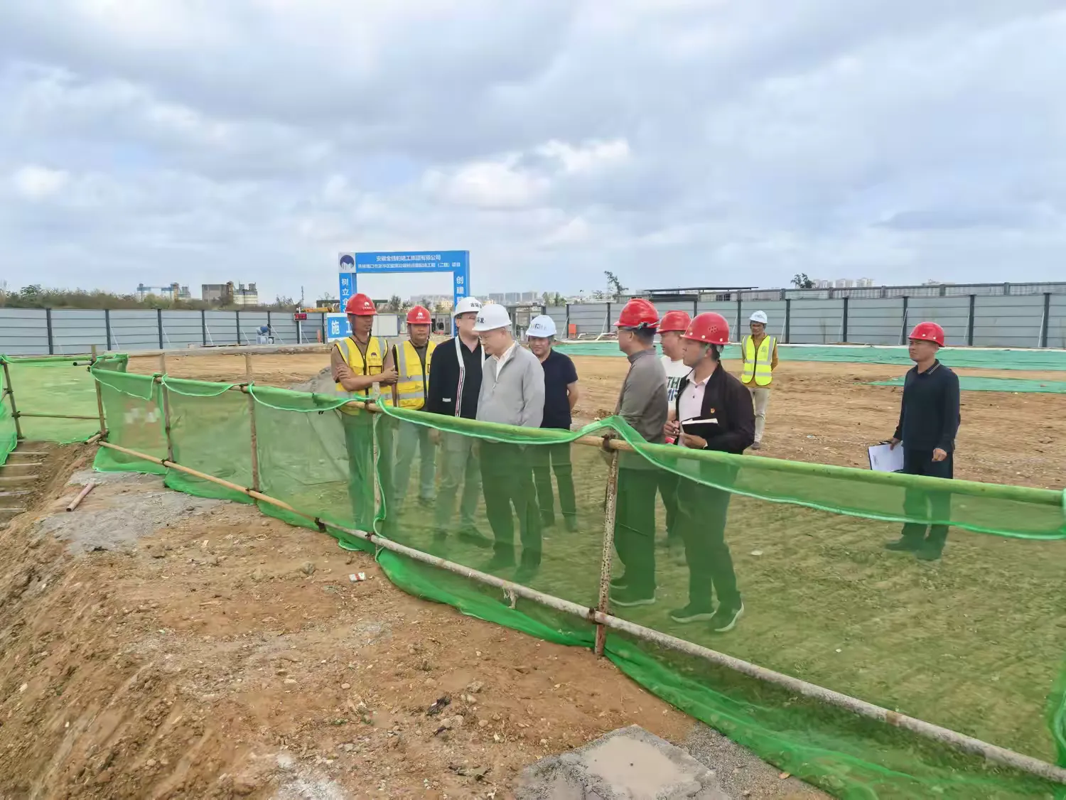 【守牢安全关 护航平安年】球盟会qmh开展春节前安全生产大检查(图3)