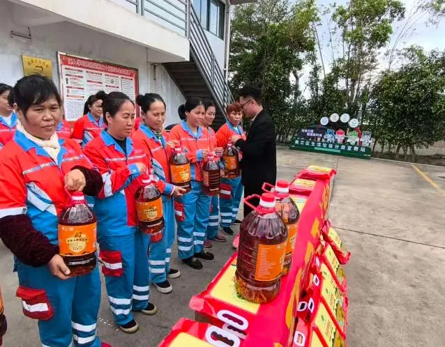 球盟会qmh开展2026年春节慰问海口市一线环卫工人活动(图7)