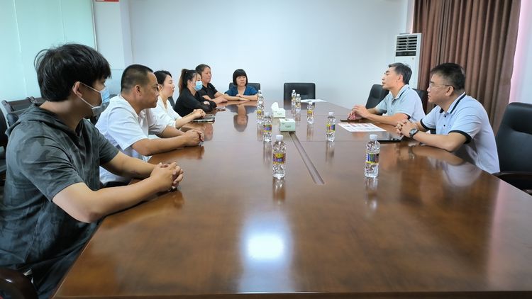 球盟会qmh滞留旅客服务队员荣获志愿者纪念证书