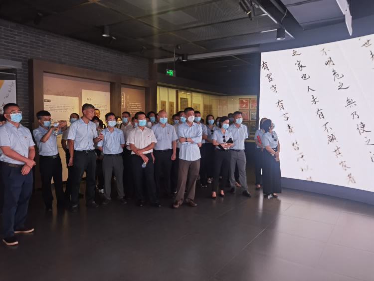 传承海瑞精神 激荡清风正气——球盟会qmh开展“清廉国企 青廉有我”主题党日活动(图4)