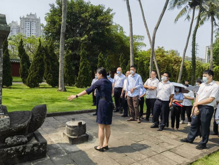 传承海瑞精神 激荡清风正气——球盟会qmh开展“清廉国企 青廉有我”主题党日活动(图6)