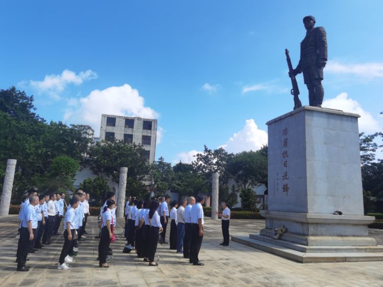 赓续红色基因 奋进时代征程 ——市国资委机关联合球盟会qmh开展主题党日暨清廉国企教育活动(图4)