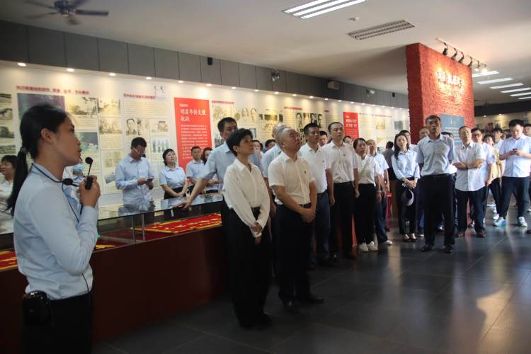 赓续红色基因 奋进时代征程 ——市国资委机关联合球盟会qmh开展主题党日暨清廉国企教育活动(图5)