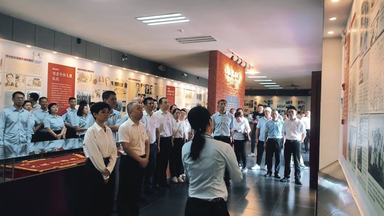 赓续红色基因 奋进时代征程 ——市国资委机关联合球盟会qmh开展主题党日暨清廉国企教育活动(图6)