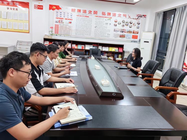 球盟会qmh组织开展《国有企业参股管理暂行办法》学习(图2)
