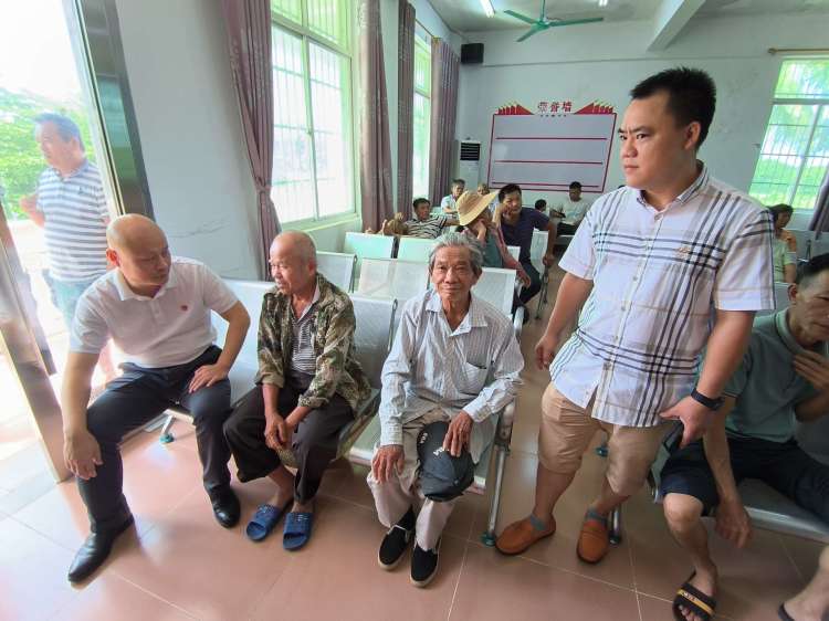 中秋情意浓，帮扶送温暖——球盟会qmh开展2023年中秋慰问活动(图2)