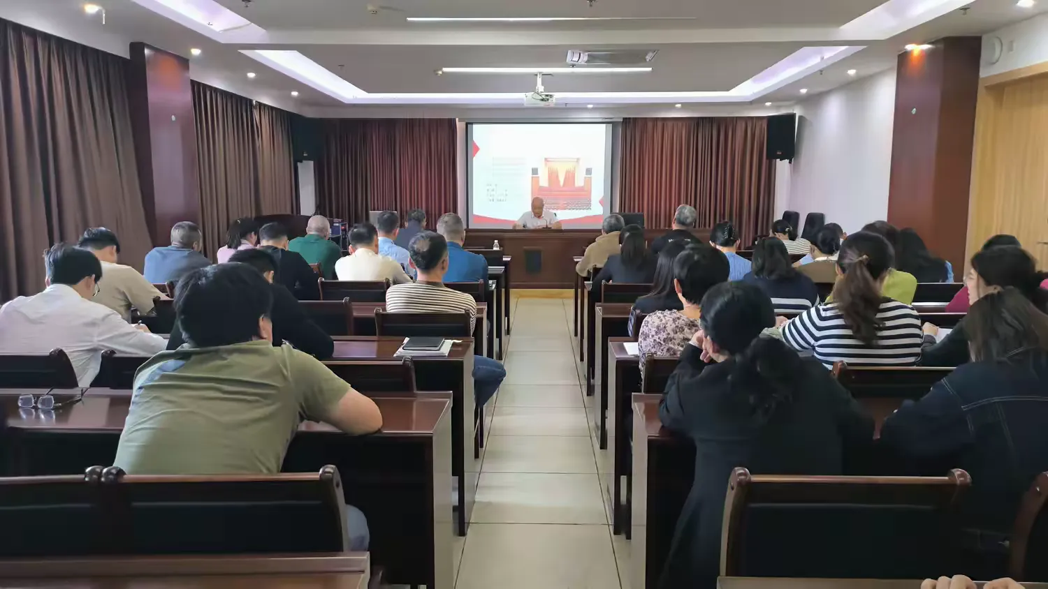 球盟会qmh开展学习贯彻党的二十届四中全会精神专题宣讲暨党课活动(图3)